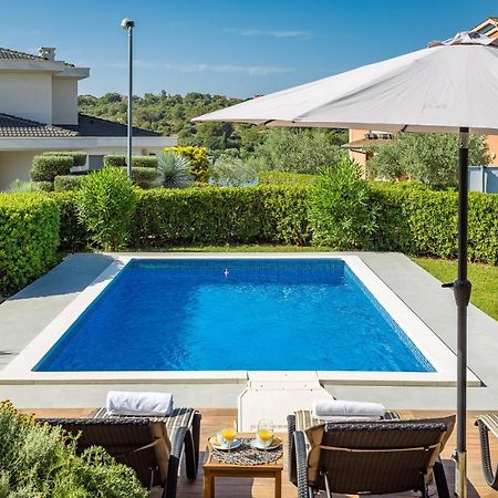 Lovely Istrian Apartment With A Private Swimming Pool And A Charming Garden บานโจเล ภายนอก รูปภาพ