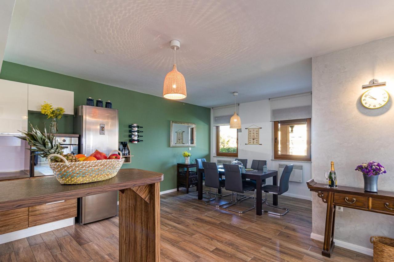 Lovely Istrian Apartment With A Private Swimming Pool And A Charming Garden บานโจเล ภายนอก รูปภาพ
