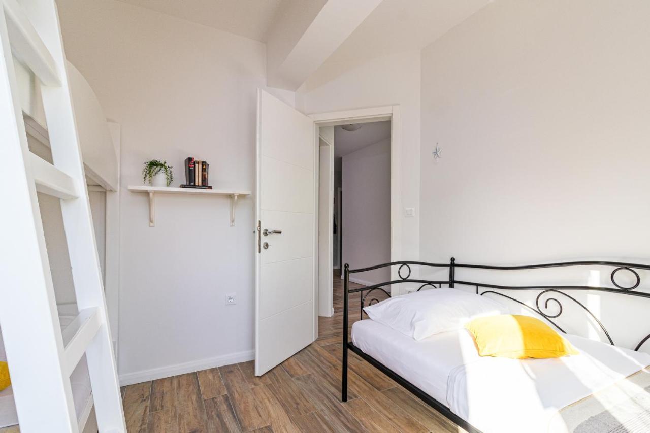Lovely Istrian Apartment With A Private Swimming Pool And A Charming Garden บานโจเล ภายนอก รูปภาพ