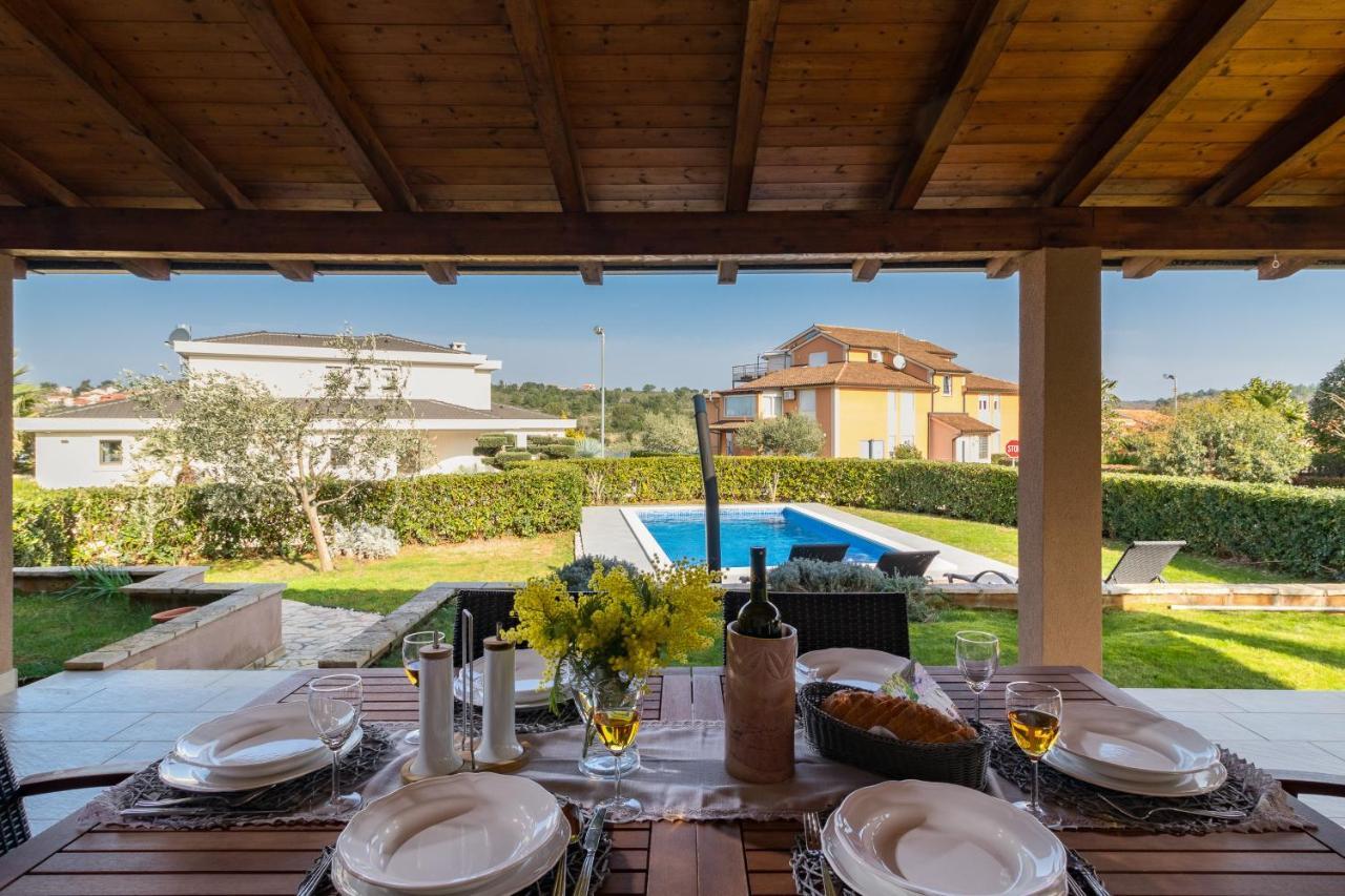 Lovely Istrian Apartment With A Private Swimming Pool And A Charming Garden บานโจเล ภายนอก รูปภาพ