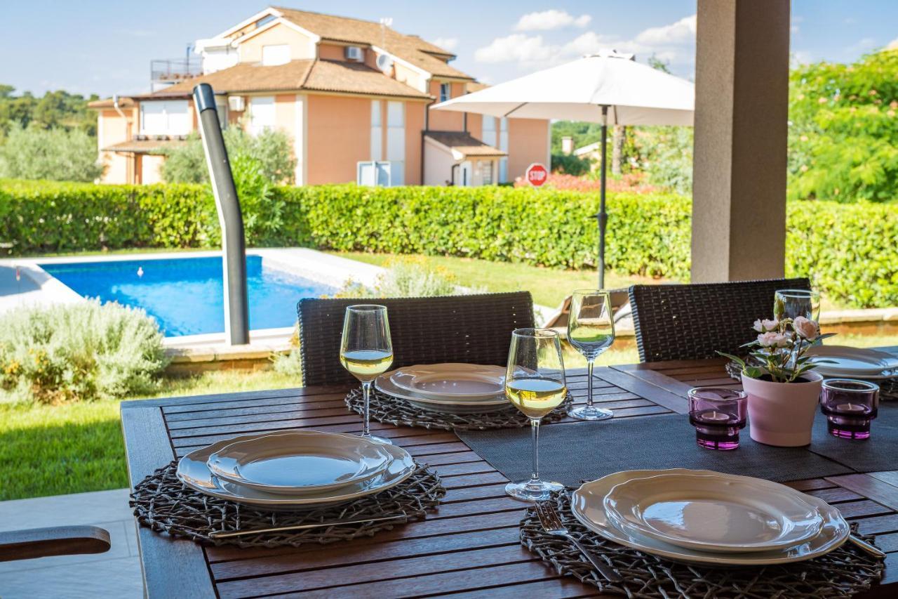 Lovely Istrian Apartment With A Private Swimming Pool And A Charming Garden บานโจเล ภายนอก รูปภาพ